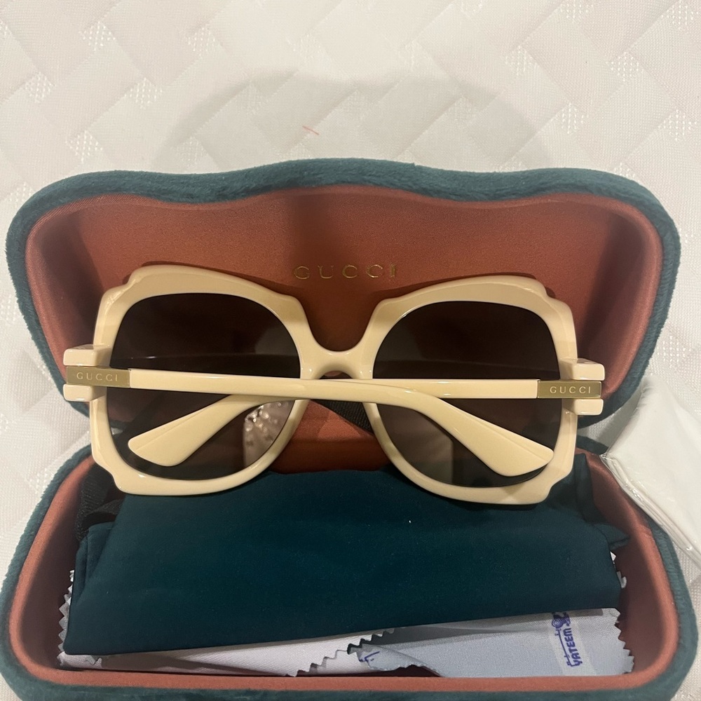 COPY - Brand new Gucci oversized sunglasses - Picture 2 of 5